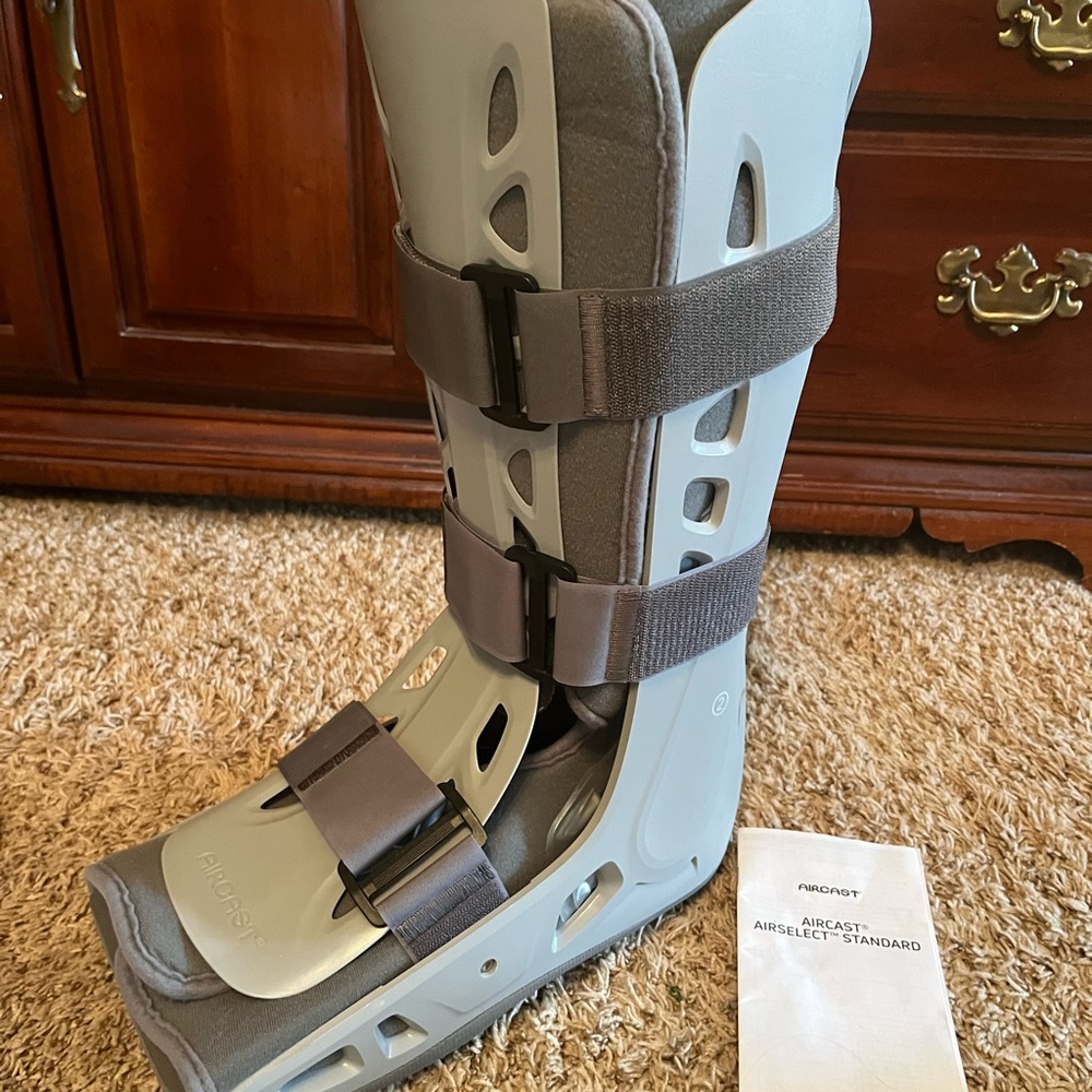 Aircast Airselect Standard walking boot